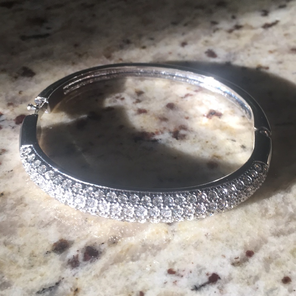 NWOT Silver tone and Rhinestone Bangle